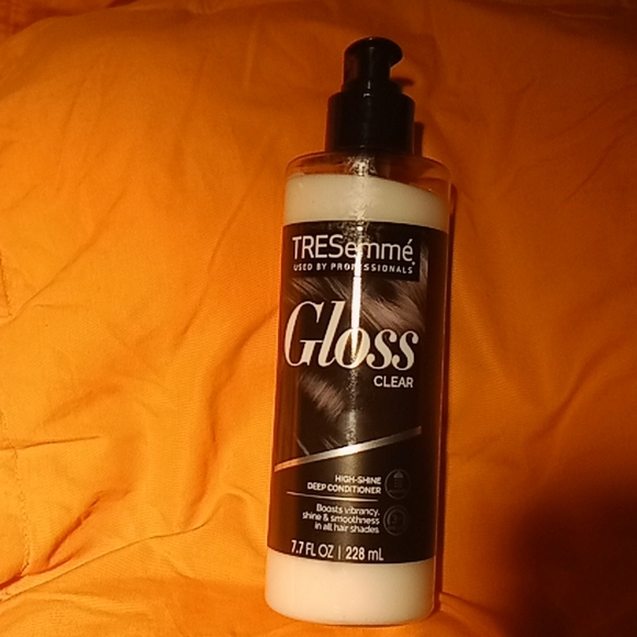 An excellent gloss clear High shine deep conditioner for your hair - Picture 3 of 4